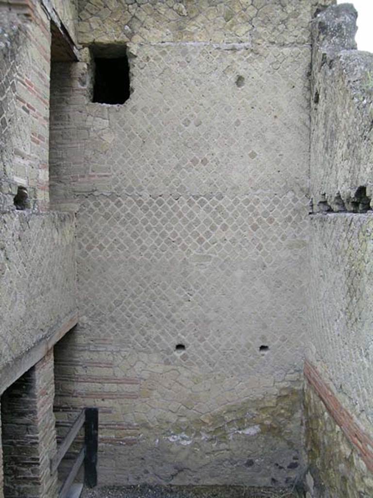 IV, 21, Herculaneum. May 2004. Room 3, looking west across upper floor.
The second doorway on the lower floor, in the south wall, leads into the atrium, room 24.
Above it, on the upper floor, is a doorway leading onto the balcony around the atrium. Photo courtesy of Nicolas Monteix.